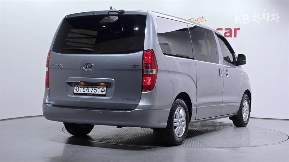 Hyundai Starex — фото 2