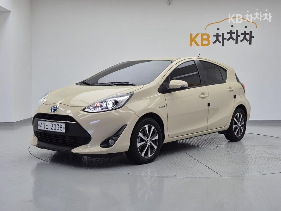 Toyota Prius — фото 1