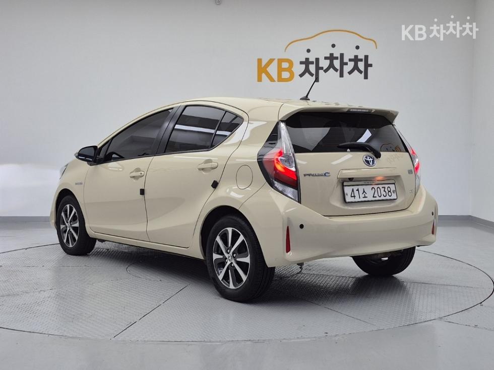 Toyota Prius — фото 3