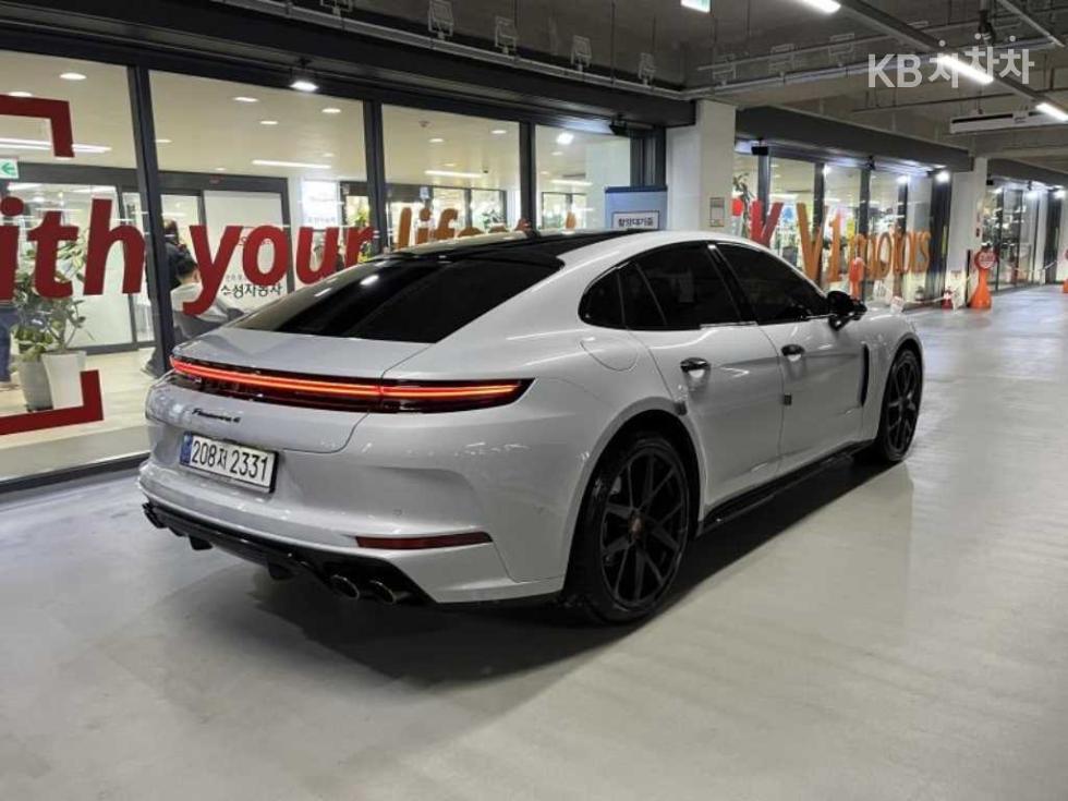 Porsche Panamera BASE MODEL — фото 4