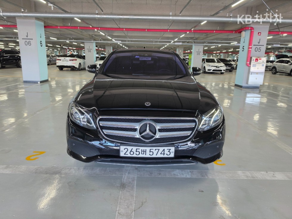 Mercedes-Benz E-Class Exclusive — фото 2