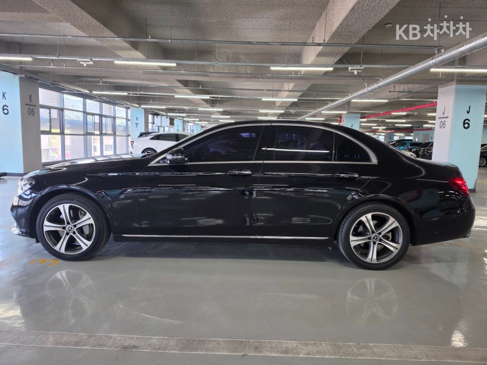 Mercedes-Benz E-Class Exclusive — фото 4