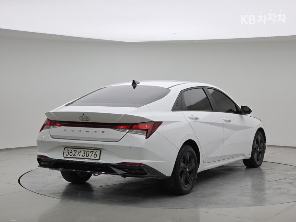 Hyundai Avante — фото 3