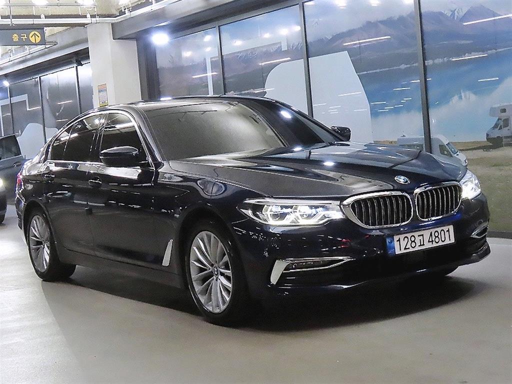 BMW 5 Series Luxury Plus — фото 1