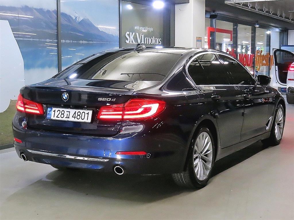 BMW 5 Series Luxury Plus — фото 4