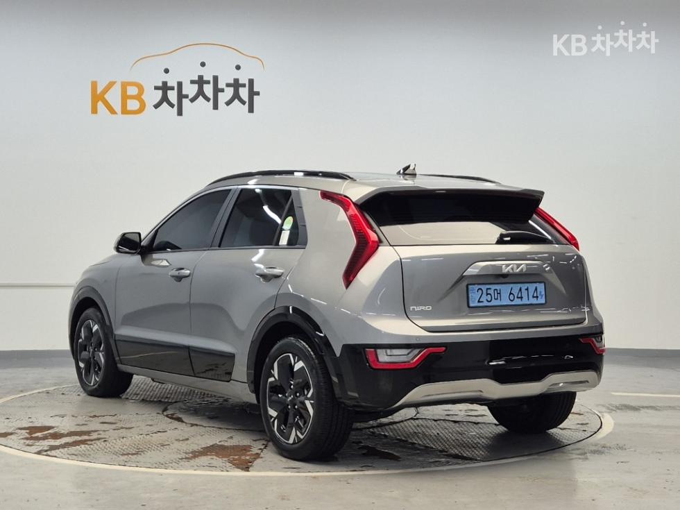 Kia BASE MODEL — фото 2