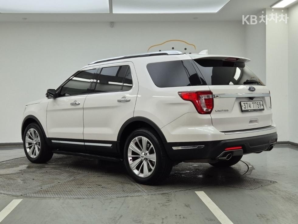 Ford Explorer Limited — фото 3