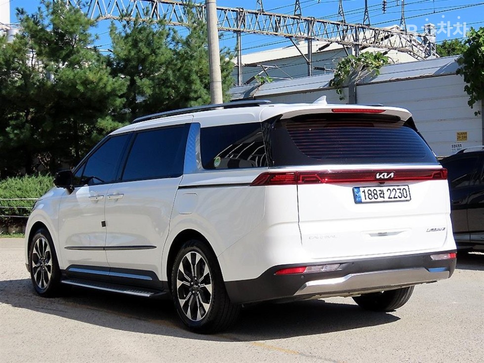 Kia Carnival SIGNATURE — фото 3