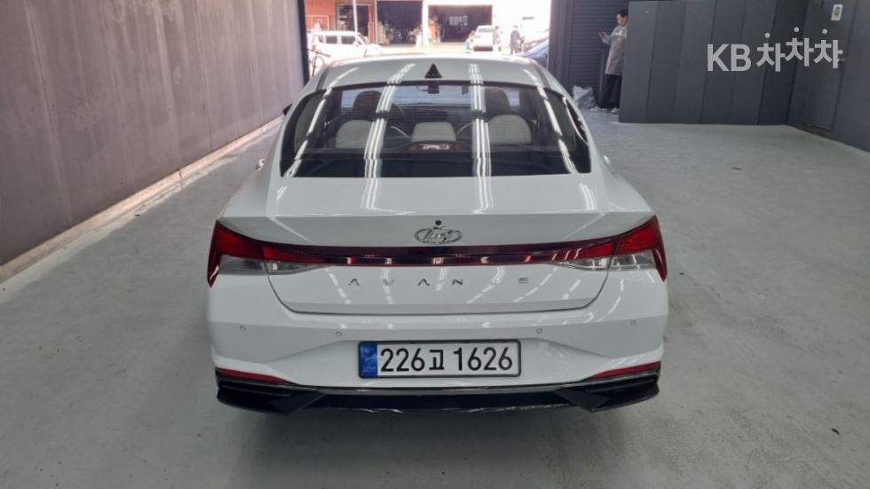 Hyundai Avante — фото 3