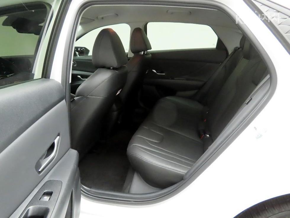 Hyundai Elantra — miniaturë 12