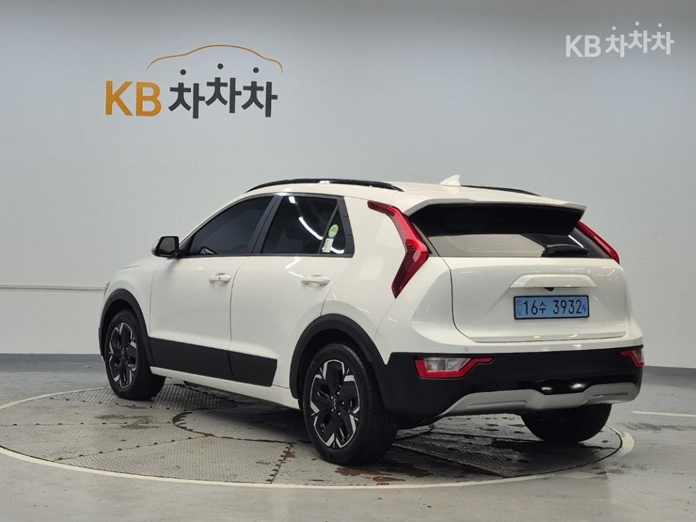 Kia BASE MODEL — фото 2
