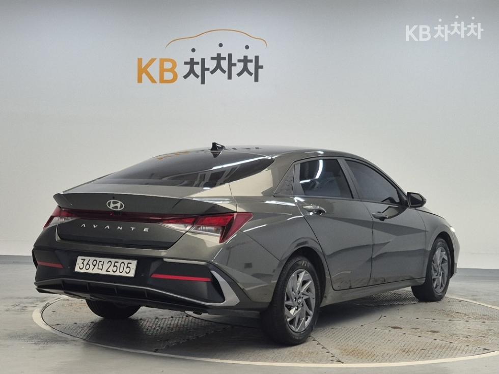 Hyundai Avante — фото 3