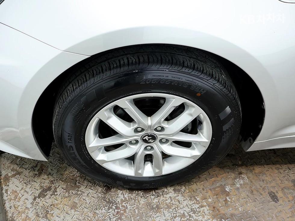 Kia K5 — miniaturë 8