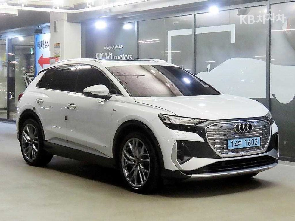 Audi Q4 e-tron Premium — фото 2
