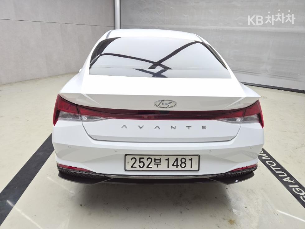 Hyundai Avante — фото 3