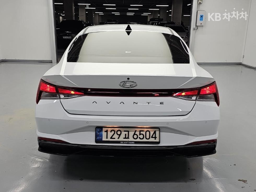 Hyundai Avante — фото 3