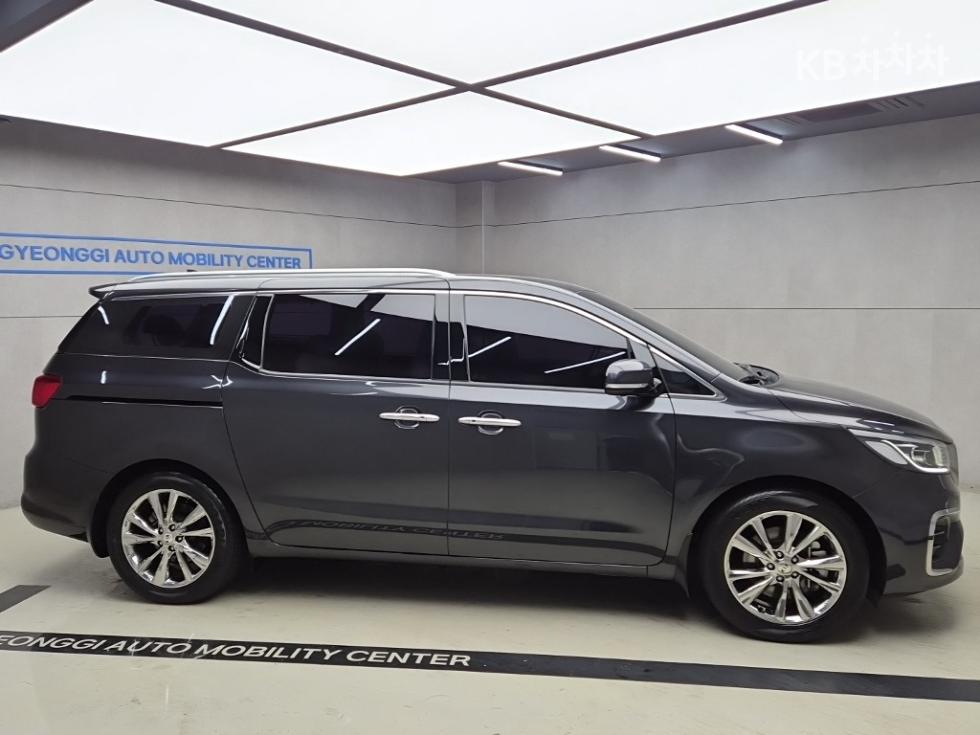 Kia Carnival Noblesse Special — фото 2