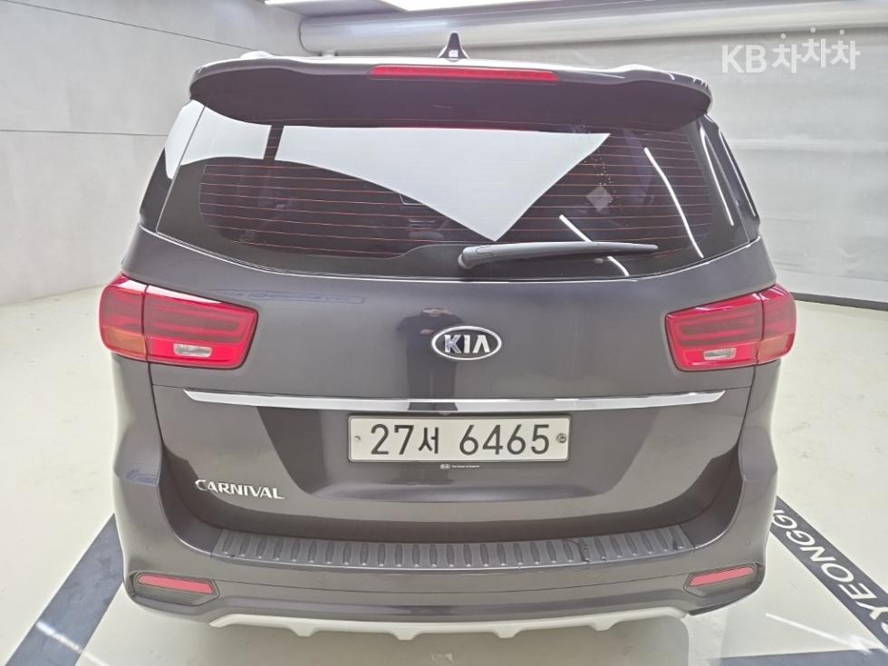 Kia Carnival Noblesse Special — фото 3