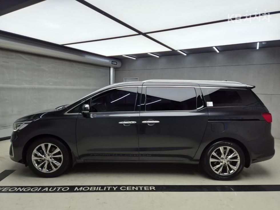 Kia Carnival Noblesse Special — фото 4
