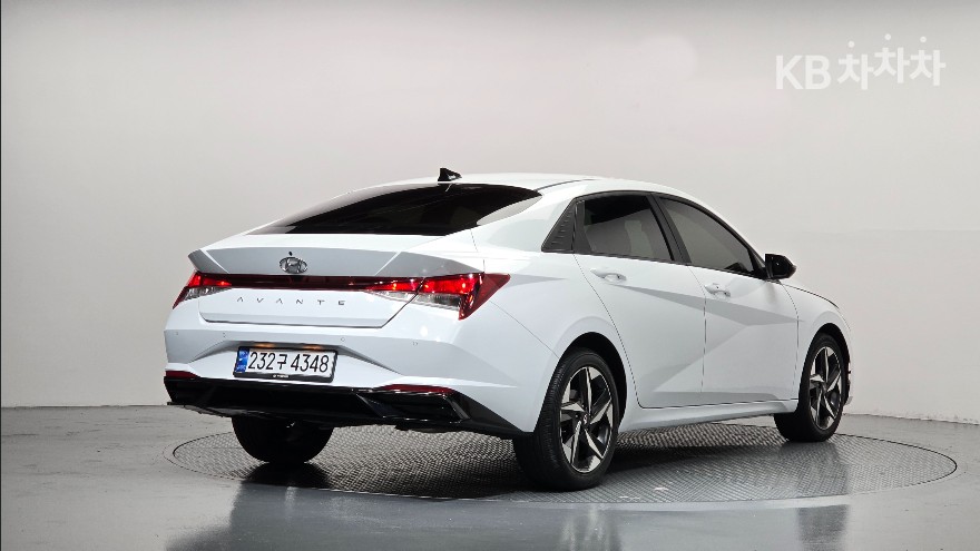 Hyundai Avante — фото 2