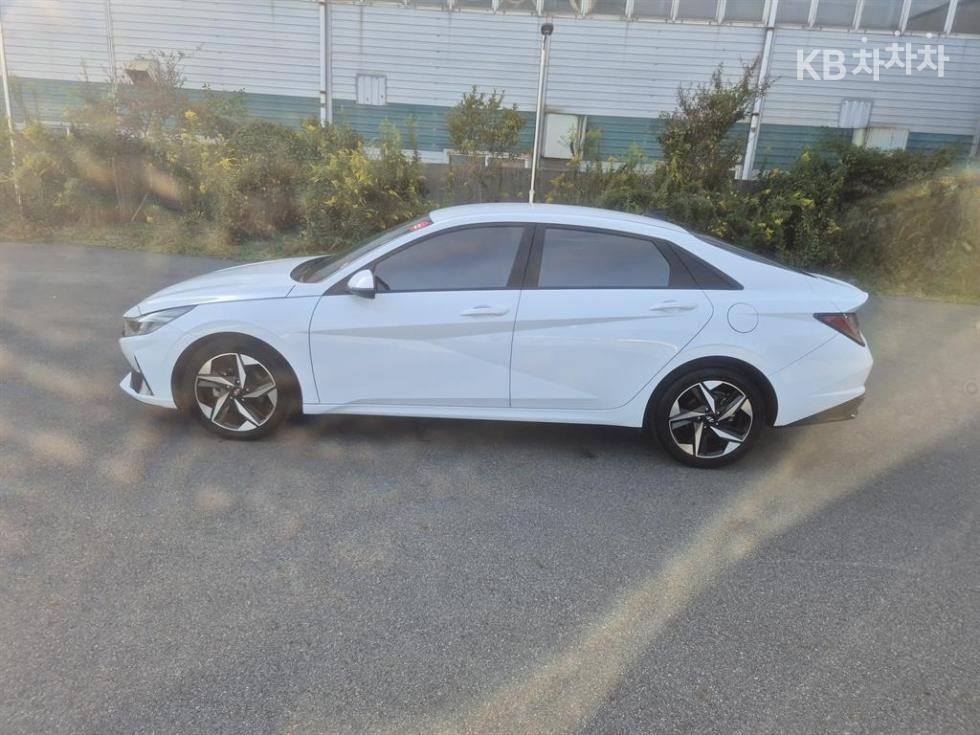 Hyundai Avante — фото 3