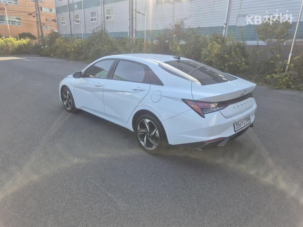 Hyundai Avante — фото 4