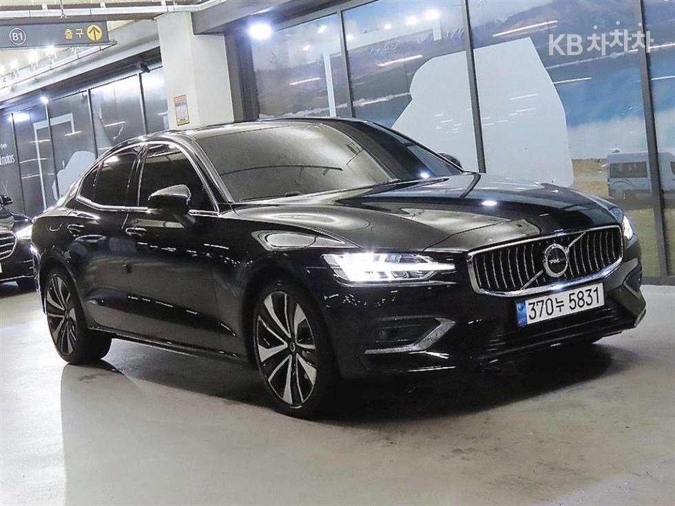 Volvo S60 Ultimate Bright — фото 1