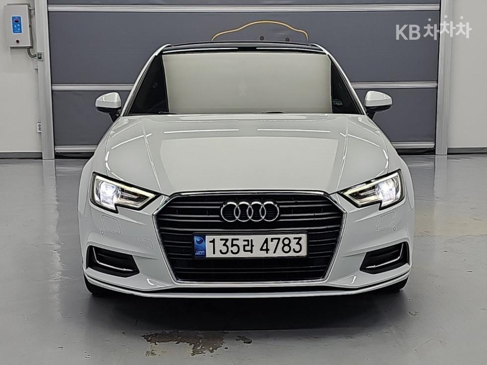 Audi A3 8V — фото 1