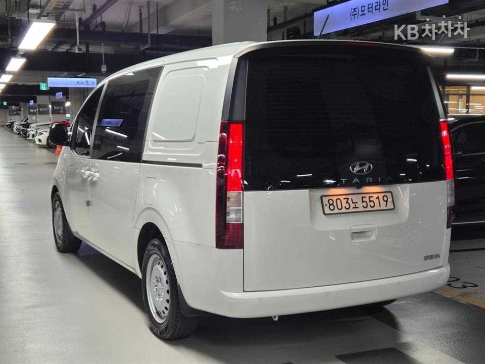 Hyundai Staria Smart — фото 2