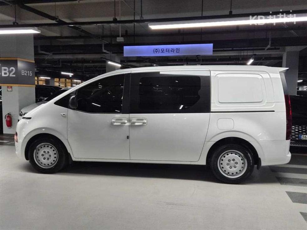 Hyundai Staria Smart — фото 3