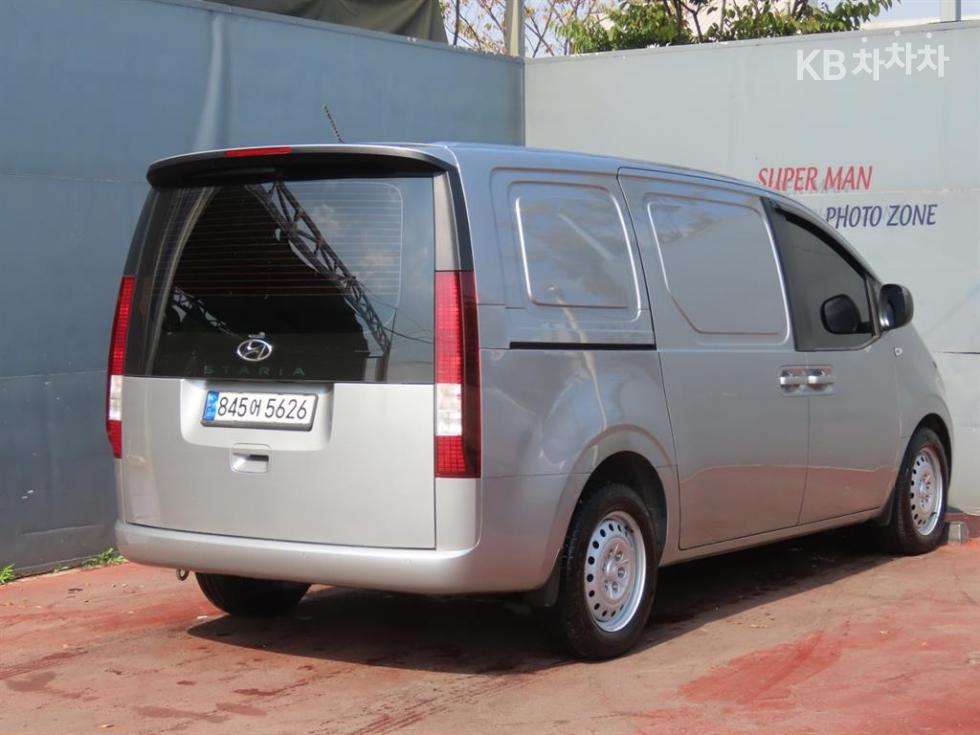 Hyundai Staria Smart — фото 3