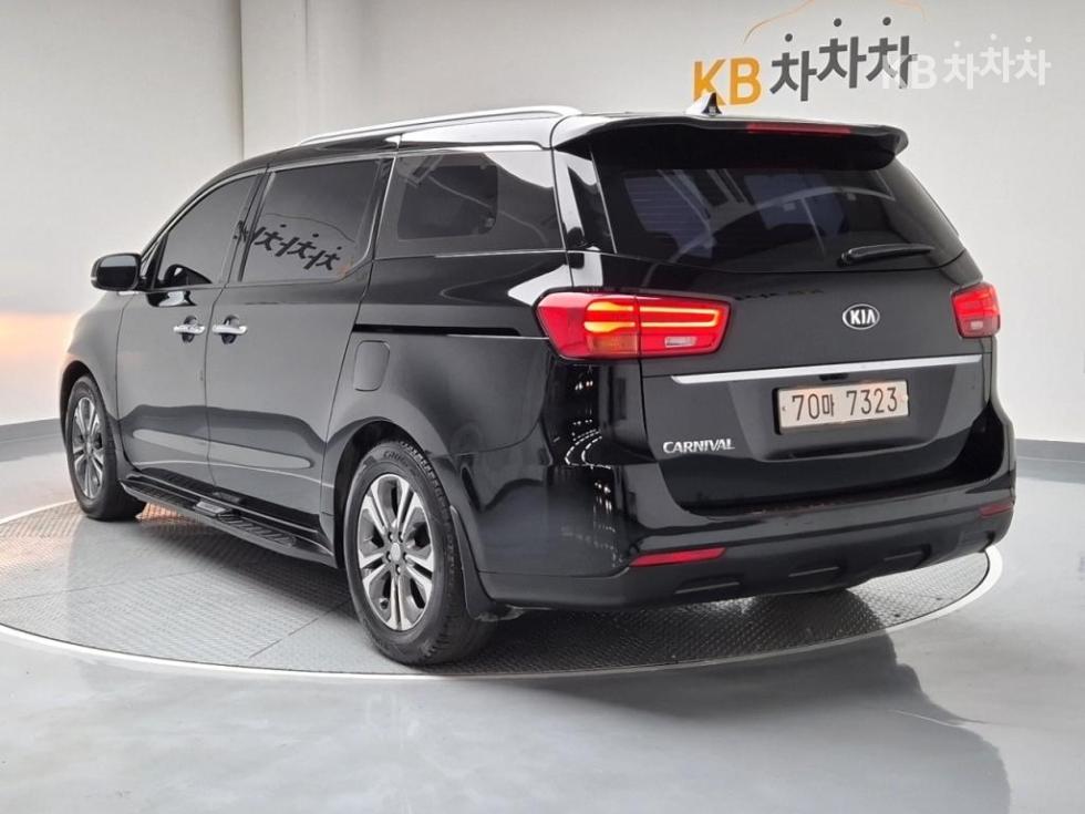2019 - kia carnival