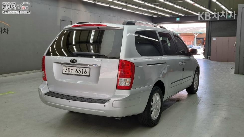 2012 - kia carnival
