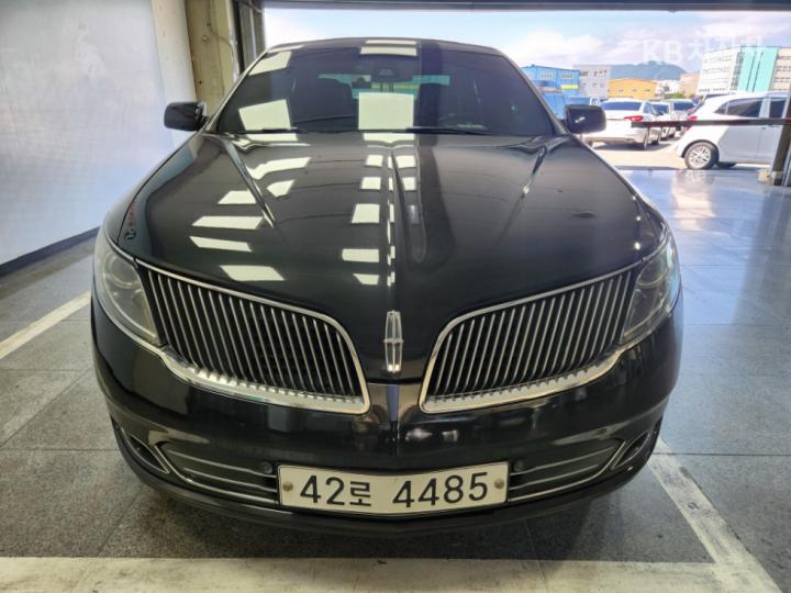 Lincoln MKS New 3.7