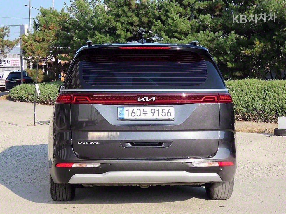 2023 - kia carnival