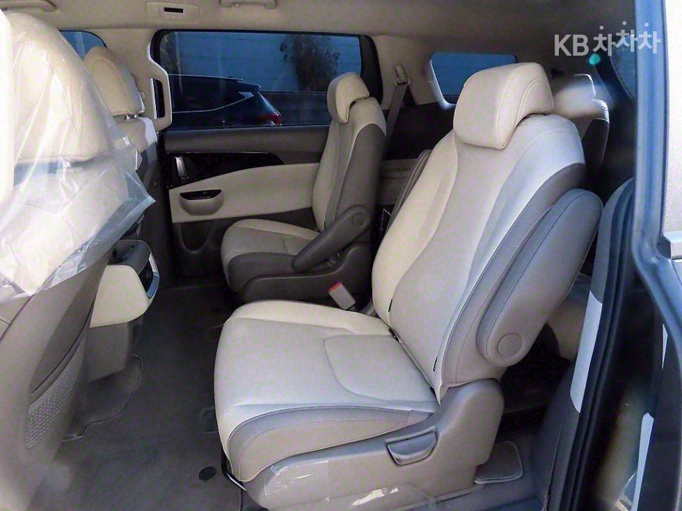 2023 - kia carnival