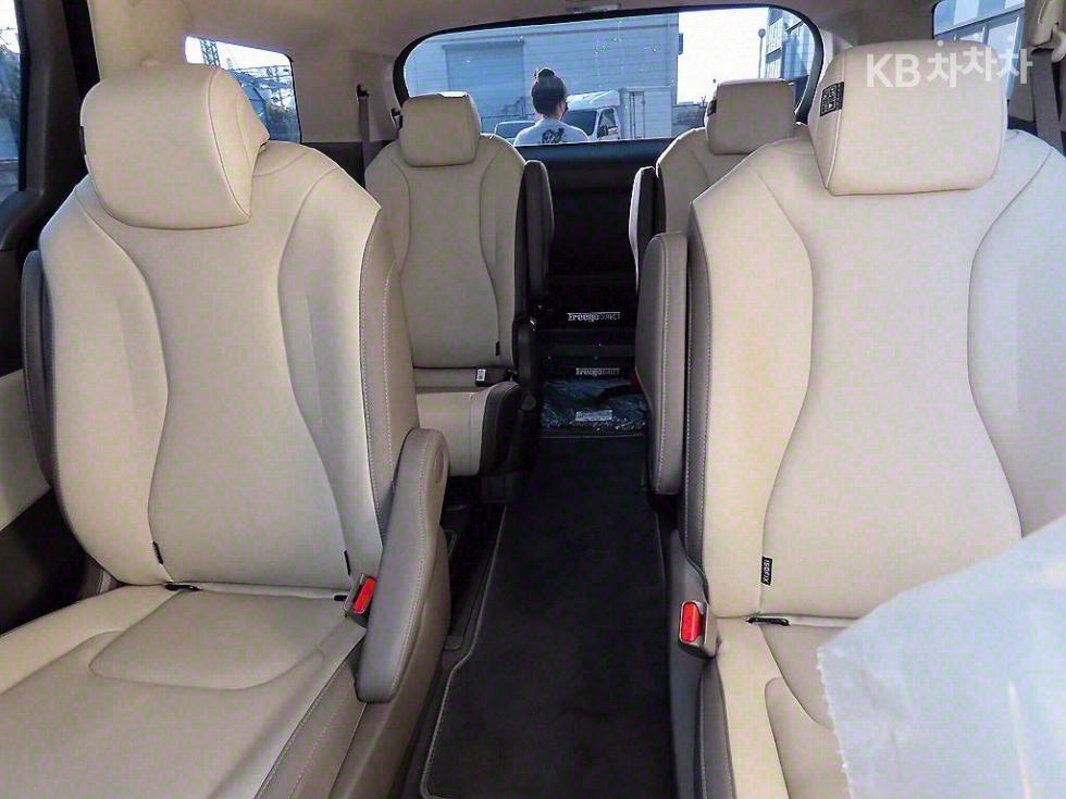 2023 - kia carnival