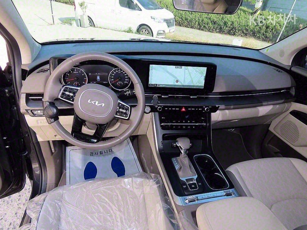 2023 - kia carnival