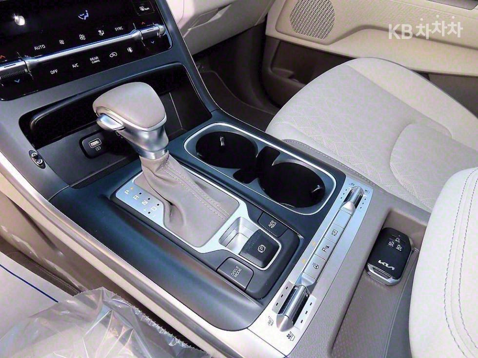 2023 - kia carnival