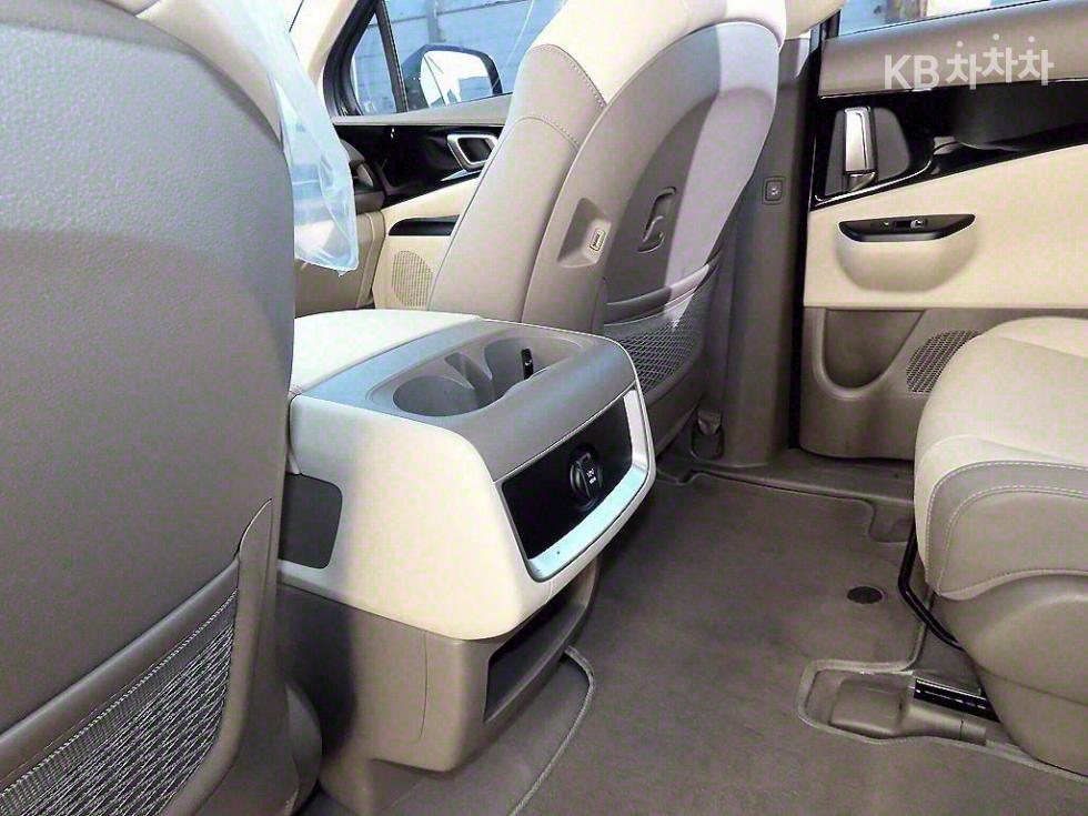 2023 - kia carnival