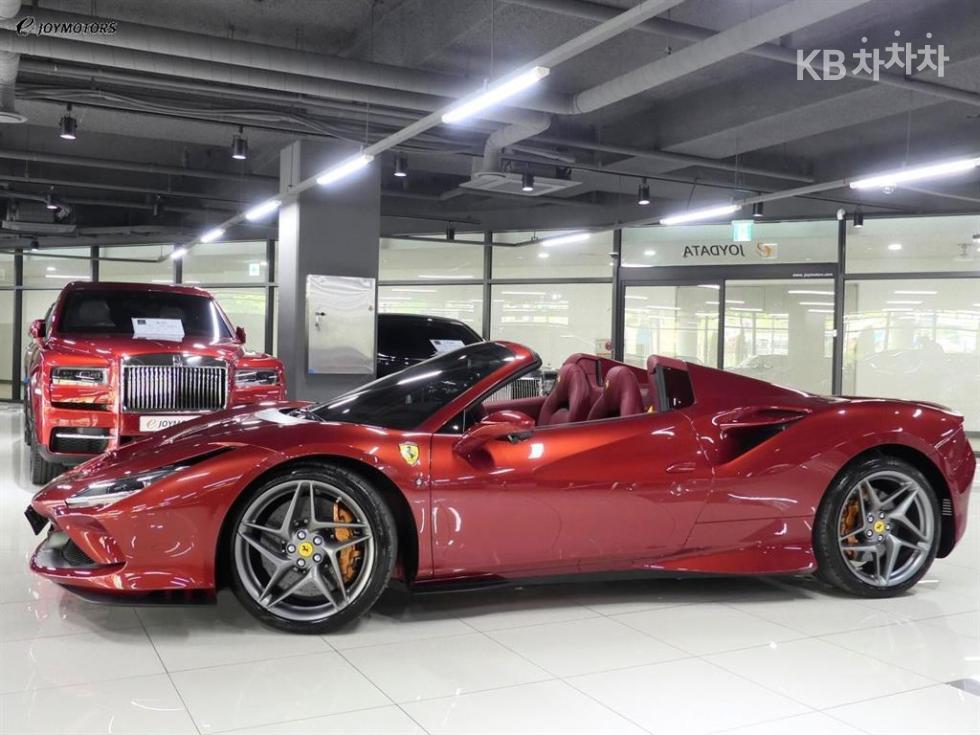2022 - ferrari f8