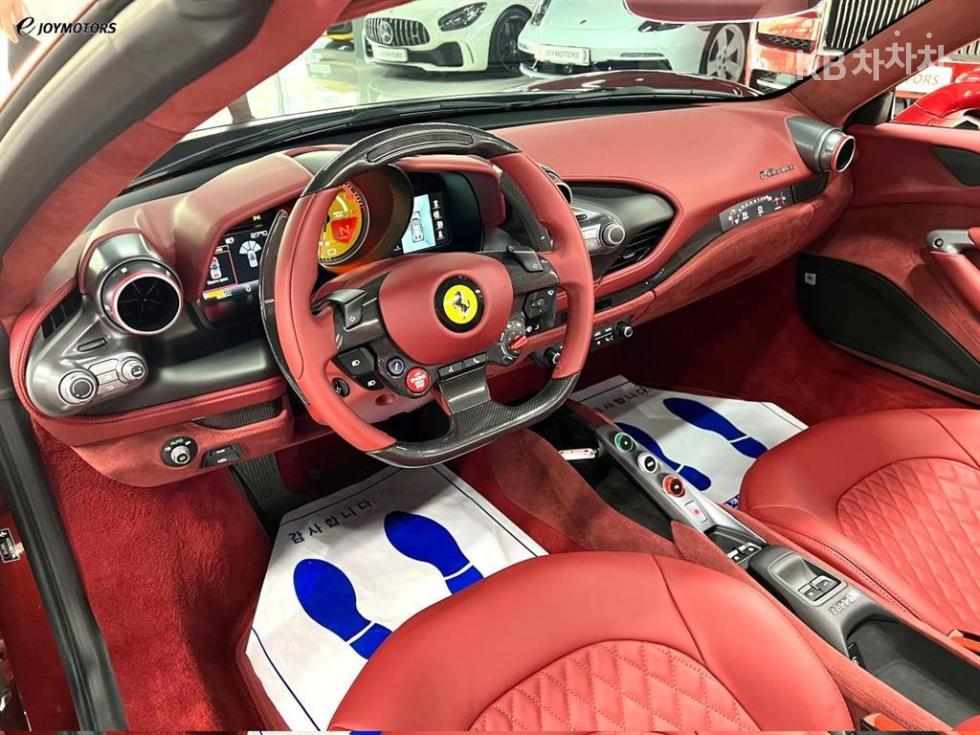 2022 - ferrari f8