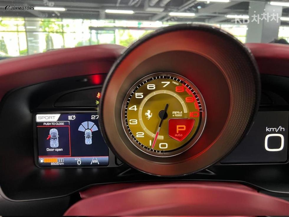 2022 - ferrari f8