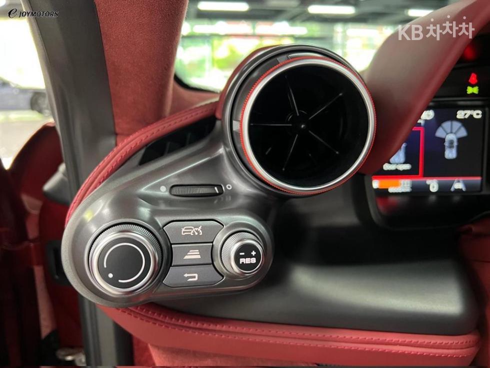2022 - ferrari f8