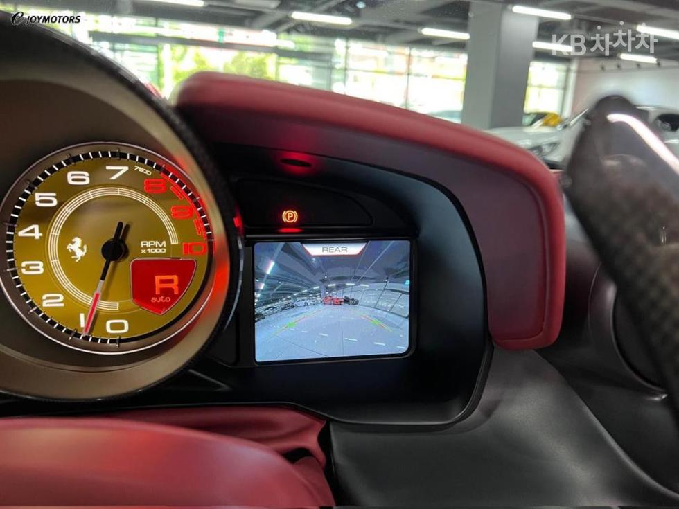 2022 - ferrari f8