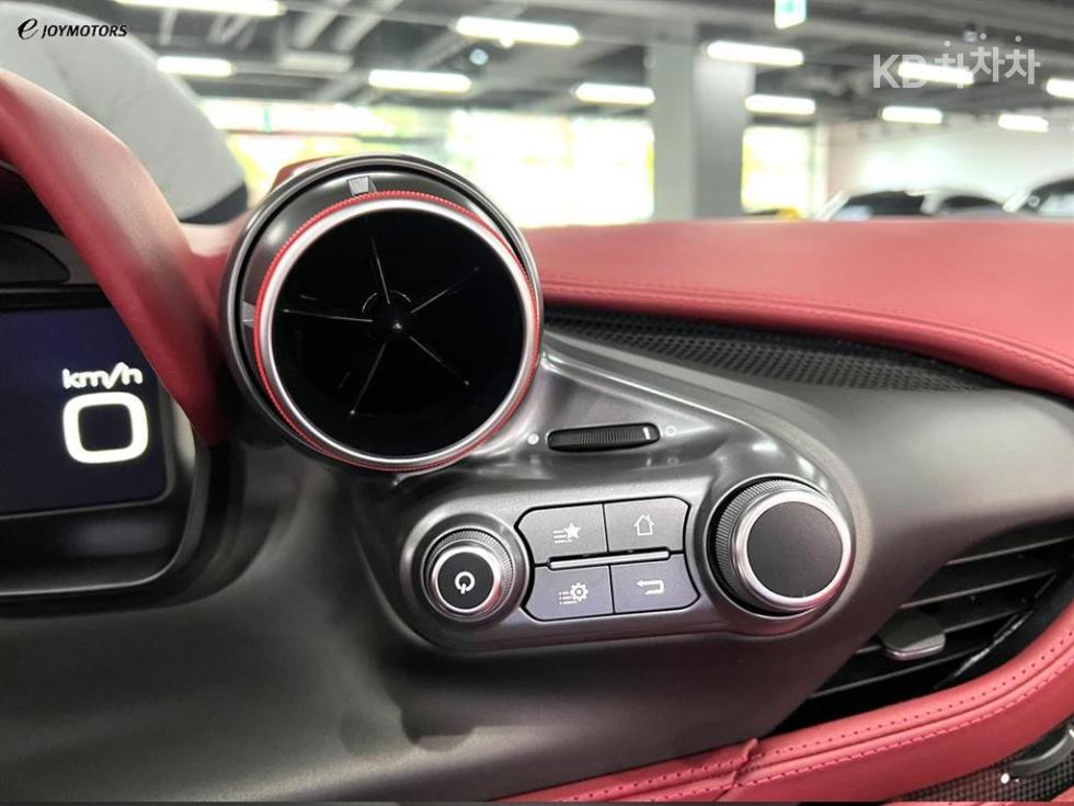 2022 - ferrari f8