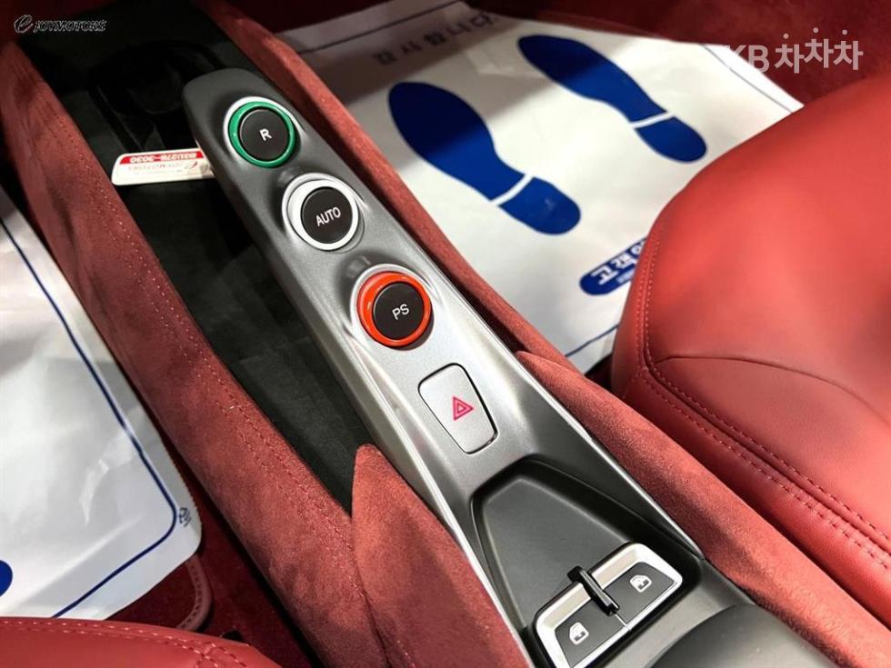 2022 - ferrari f8