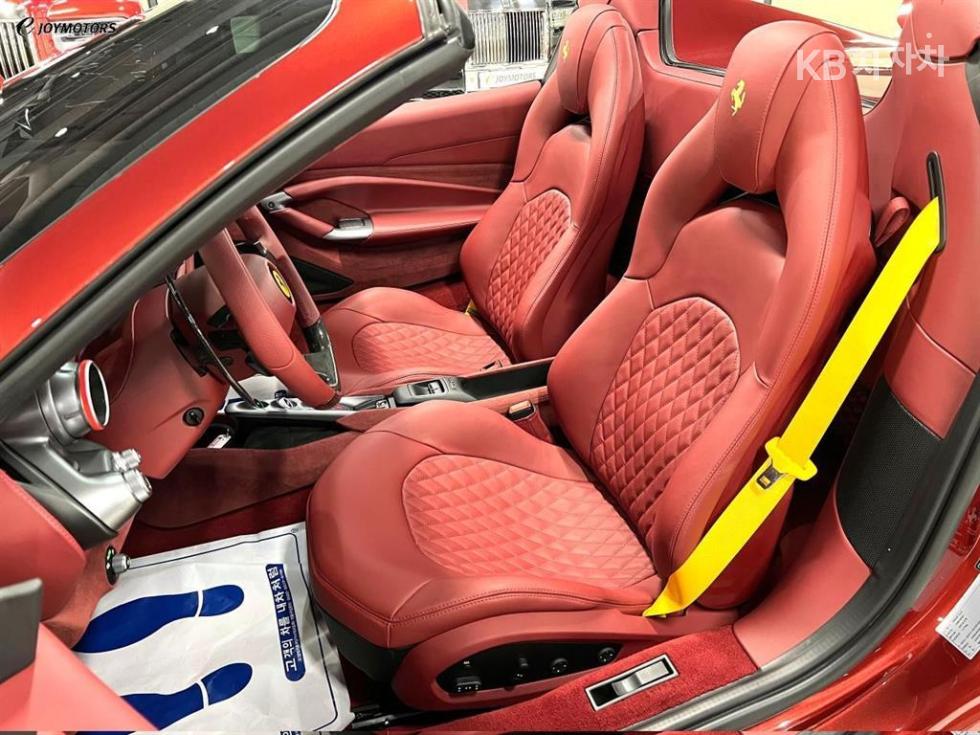 2022 - ferrari f8