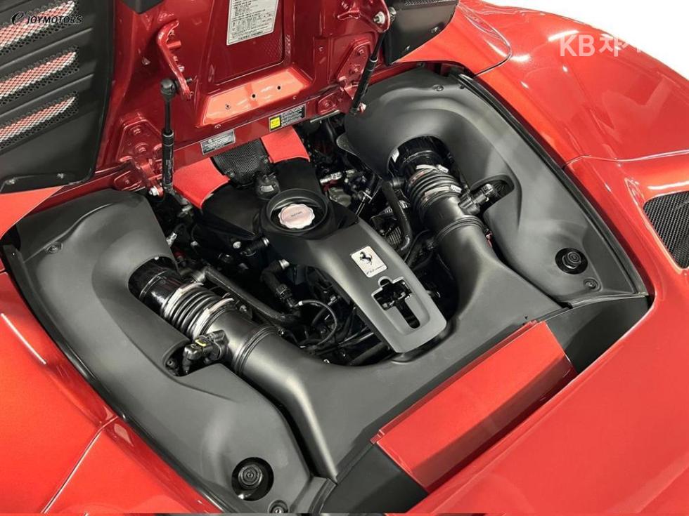 2022 - ferrari f8