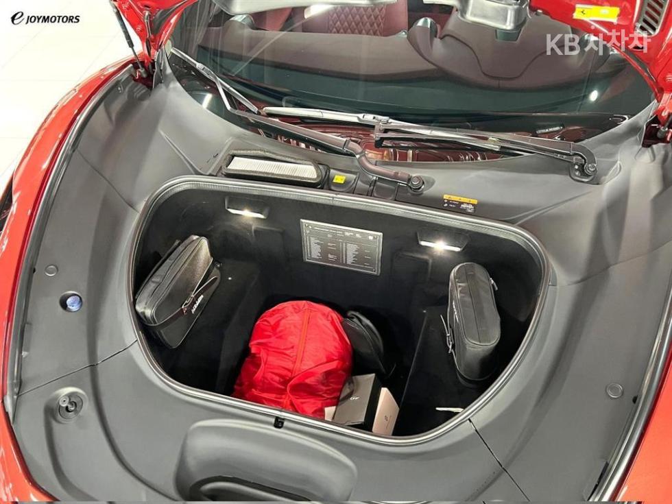 2022 - ferrari f8